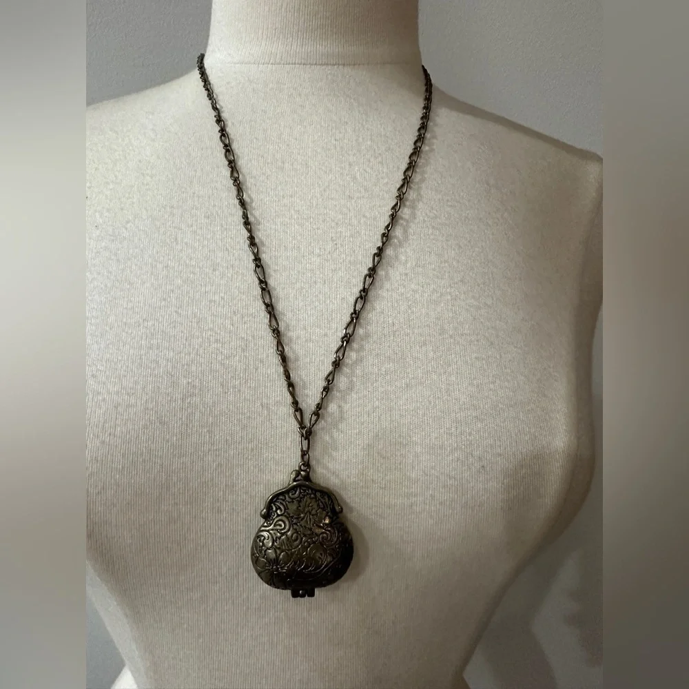 Vintage Magnetic Purse Pendant Necklace, 29 1/4” Chain, Brassy Tone
